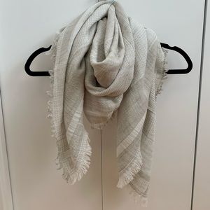 Aritzia Wilfred Knit Scarf | White/Light Grey